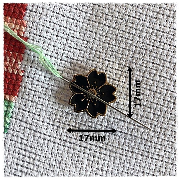 Magnetic Needle Minder Black Flower