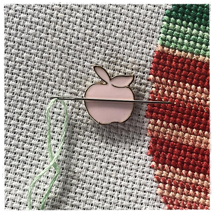Magnetic Needle Minder Pink Apple